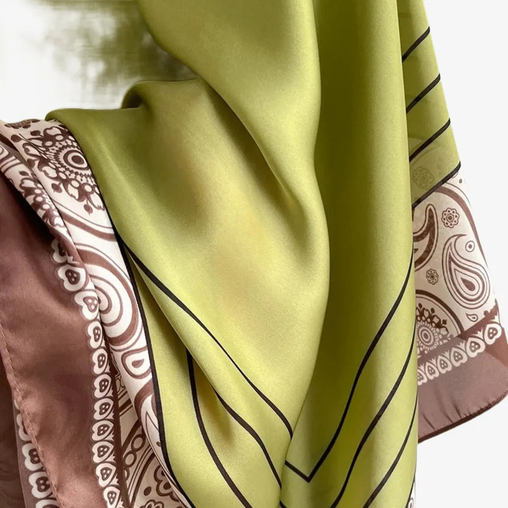 Poncho féminin élégant motif bandana style léger-Poncho Passion